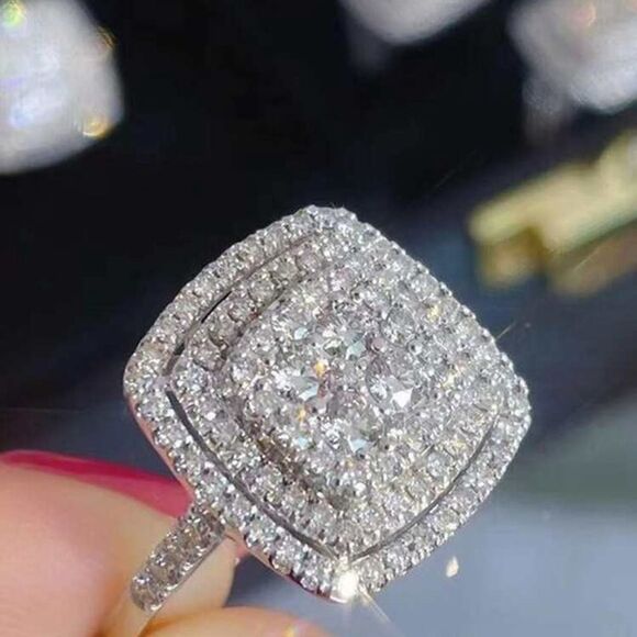 Cluster Faux Diamond Cocktail Ring size 8 Brand New - Picture 4 of 12